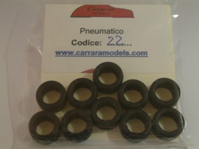 CM-P22 n° 10 Pneumatico in gomma battistrada slick misure DE 14,5 x DI 9,5 x L 7,5 - scala 1:43